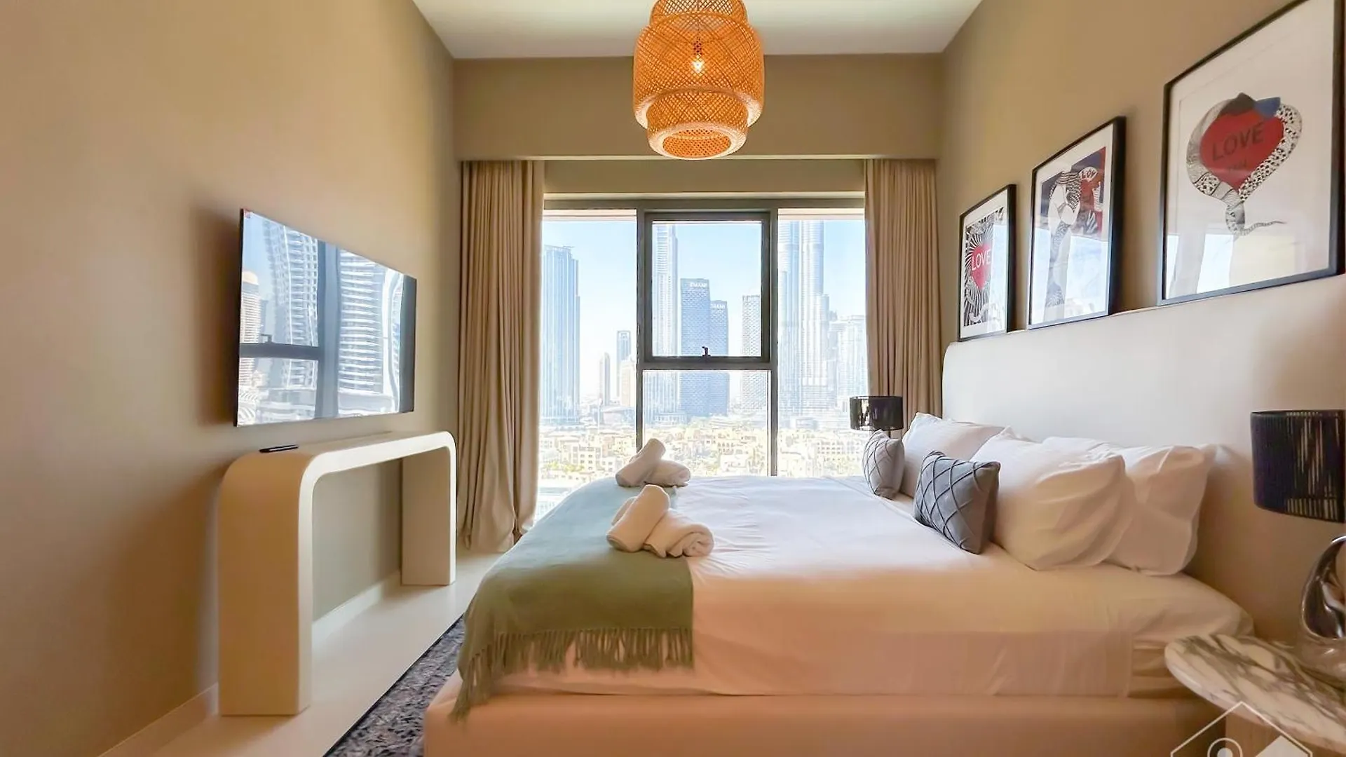 Luxury Burj Royale Burj Khalifa & Fountain Views Apartment Dubai