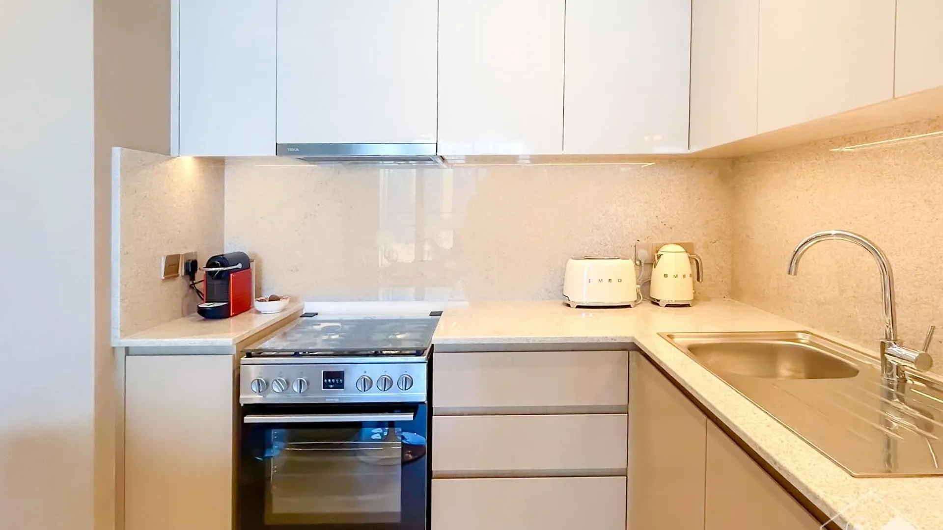 Luxury Burj Royale Burj Khalifa & Fountain Views Apartment Dubai 0*,  United Arab Emirates